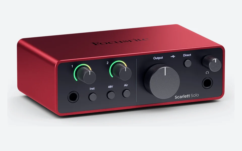 Focusrite Scarlett Solo 4th Gen vista dall’alto e frontalmente